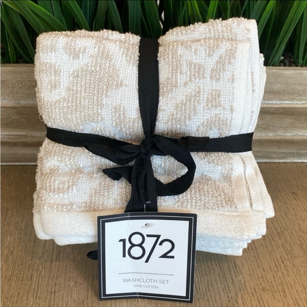 New
Set of 4– Wash towels